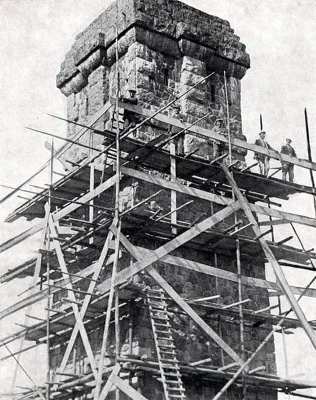 Восстановление башни Бисмарка после войны. 